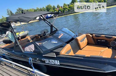 Катер Axis Wake A 2021 в 
