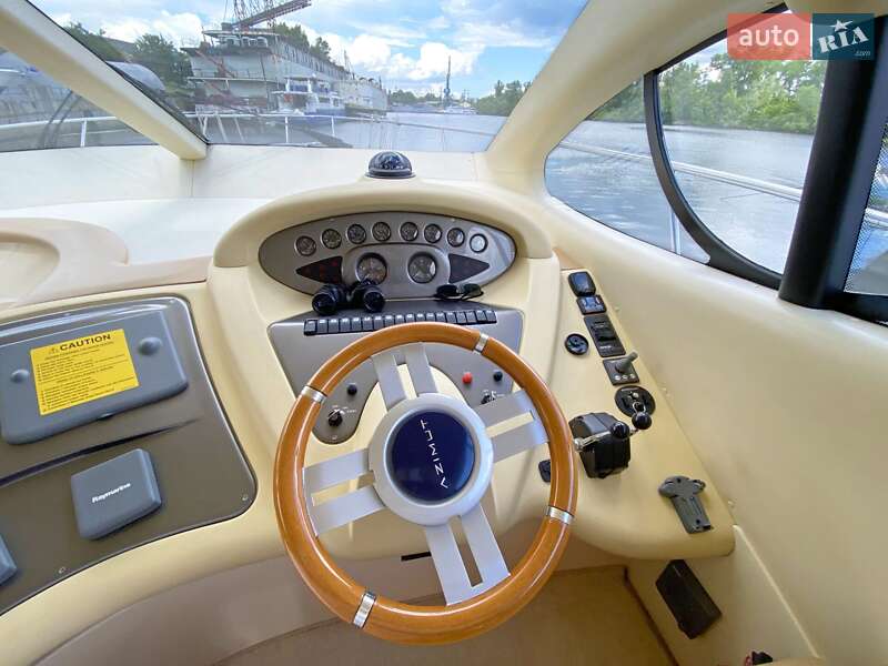 Моторна яхта Azimut Benetti 2002 в Києві