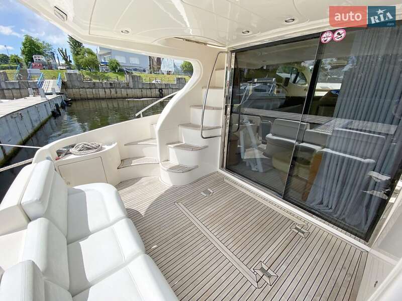 Моторна яхта Azimut Benetti 2002 в Києві