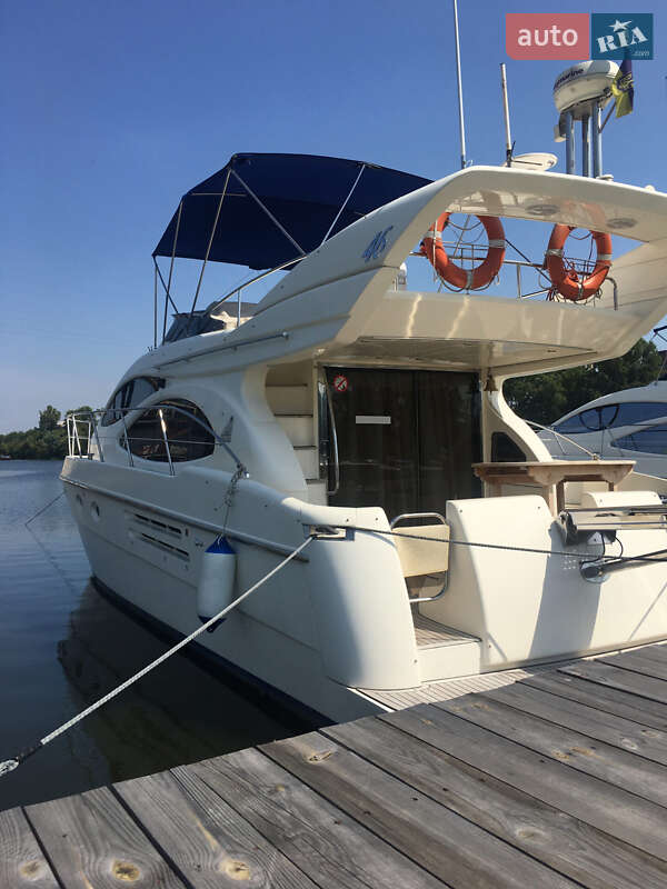 Моторна яхта Azimut Benetti 2002 в Києві