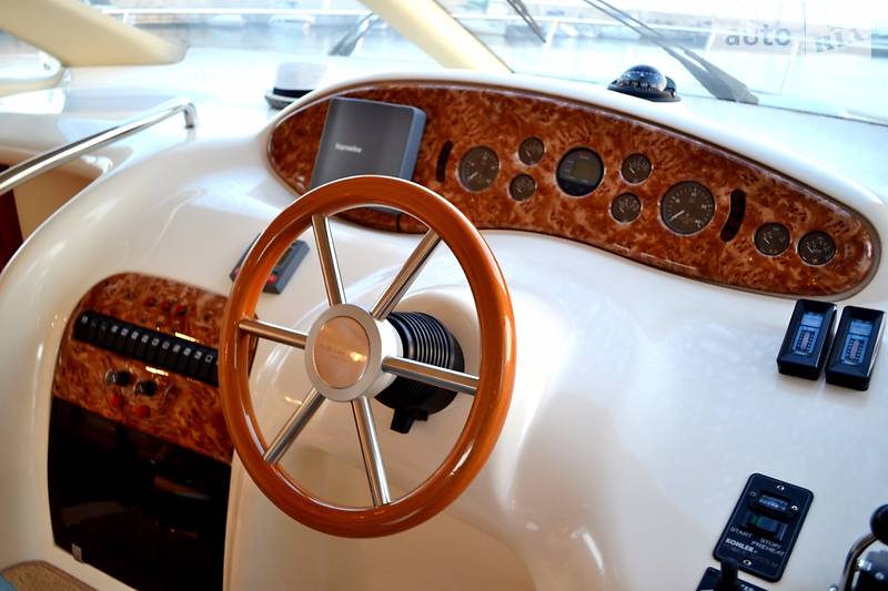 Моторна яхта Azimut Bennetti 2004 в Києві