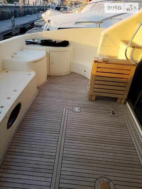 Моторная яхта Azimut Flybridge-Range 2005 в Киеве