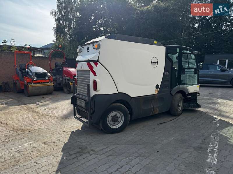 Прибиральна машина Azura MC 200 2014 в Львові