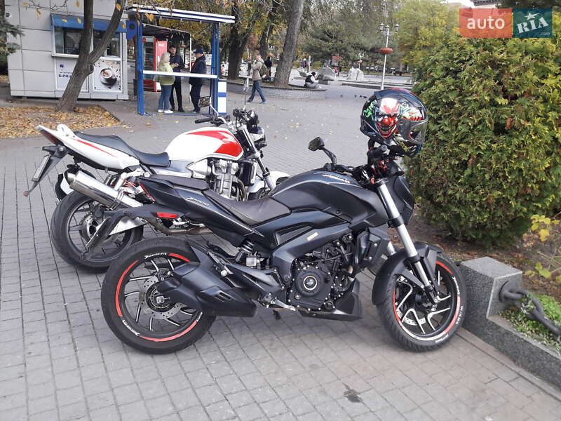 Мотоцикл Без обтекателей (Naked bike) Bajaj Dominar D400 2020 в 