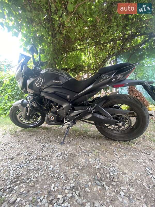 Мотоцикл Без обтекателей (Naked bike) Bajaj Dominar D400 2023 в 