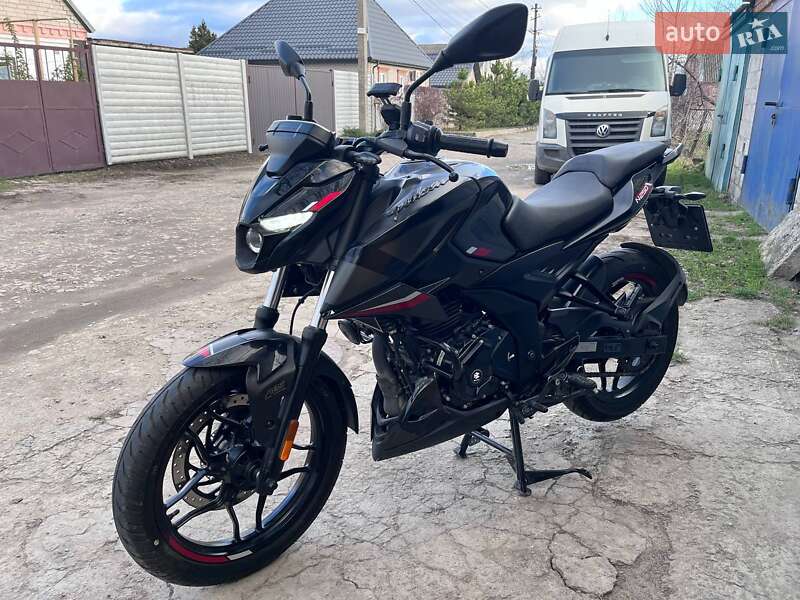 Мотоцикл Без обтекателей (Naked bike) Bajaj Pulsar N250 2024 в Днепре фото Мотоцикл Без обтекателей (Naked bike) Bajaj Pulsar N250 2024 в Днепре