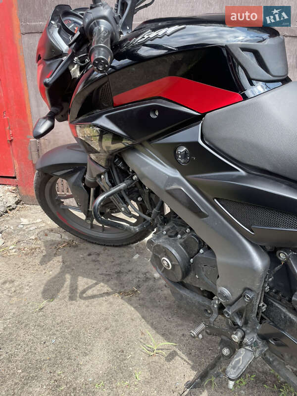 Мотоцикл Без обтікачів (Naked bike) Bajaj Pulsar NS200 2024 в Києві фото 9 Мотоцикл Без обтікачів (Naked bike) Bajaj Pulsar NS200 2024 в Києві