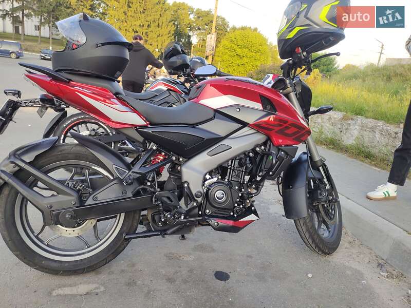 Мотоцикл Без обтікачів (Naked bike) Bajaj Pulsar NS200 2024 в Луцьку фото 7 Мотоцикл Без обтікачів (Naked bike) Bajaj Pulsar NS200 2024 в Луцьку
