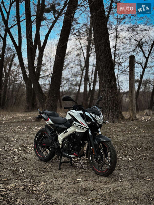 Мотоцикл Без обтекателей (Naked bike) Bajaj Pulsar NS200 2023 в 