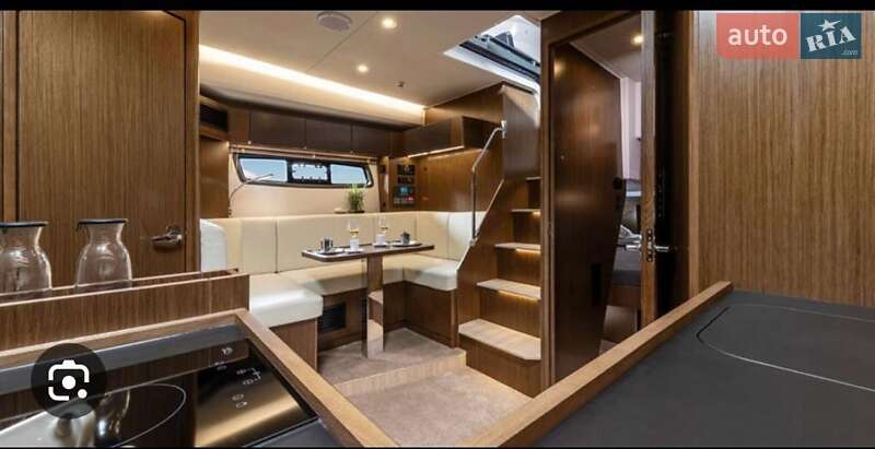 Моторная яхта Bavaria SR41 2022 в Киеве