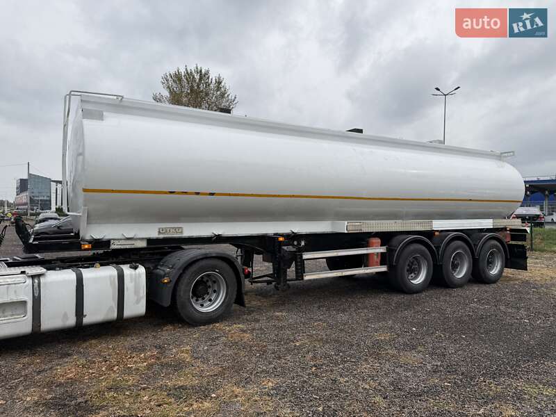 Цистерна Benalu 2S21 2015 в Киеве