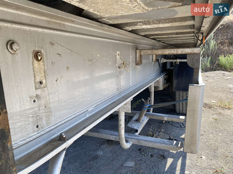 Зерновоз - напівпричіп Benalu Benalu 2005 в Южному