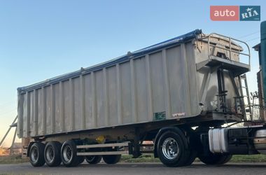 Зерновоз - напівпричіп Benalu Benalu 1992 в Дубні