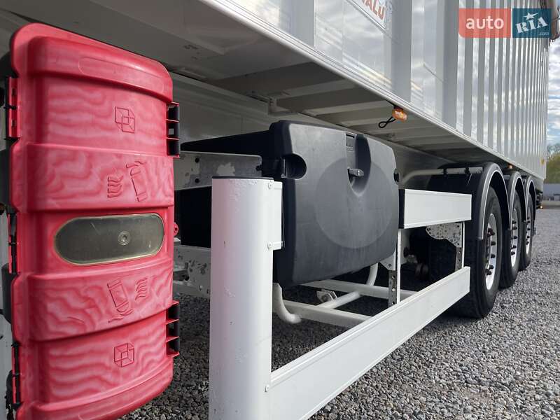 Зерновоз - полуприцеп Benalu Bencere 2013 в Виннице