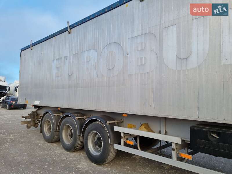 Самосвал полуприцеп Benalu Fruehauh 2010 в Виннице