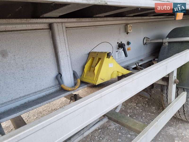 Самосвал полуприцеп Benalu Fruehauh 2010 в Виннице