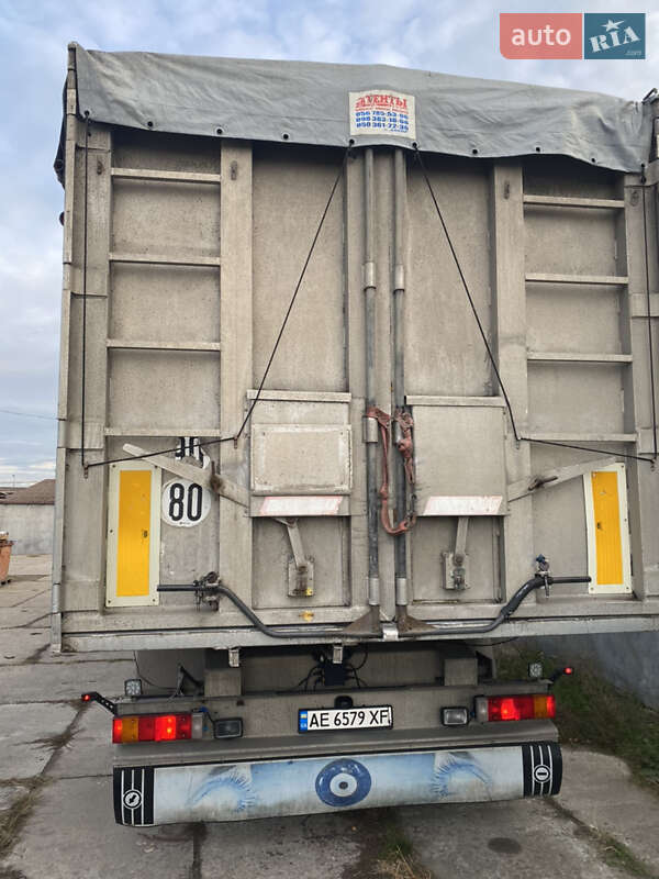 Зерновоз - полуприцеп Benalu TF34C1 2003 в Новомосковске фото 4 Зерновоз - полуприцеп Benalu TF34C1 2003 в Новомосковске