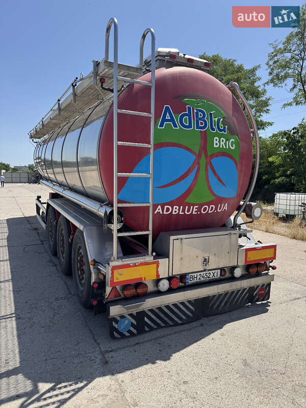 Цистерна полуприцеп Benalu TF 2003 в Одессе