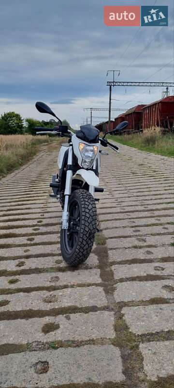 Мотоцикл Без обтекателей (Naked bike) Benelli TNT 25 2020 в Дерно фото 2 Мотоцикл Без обтекателей (Naked bike) Benelli TNT 25 2020 в Дерно