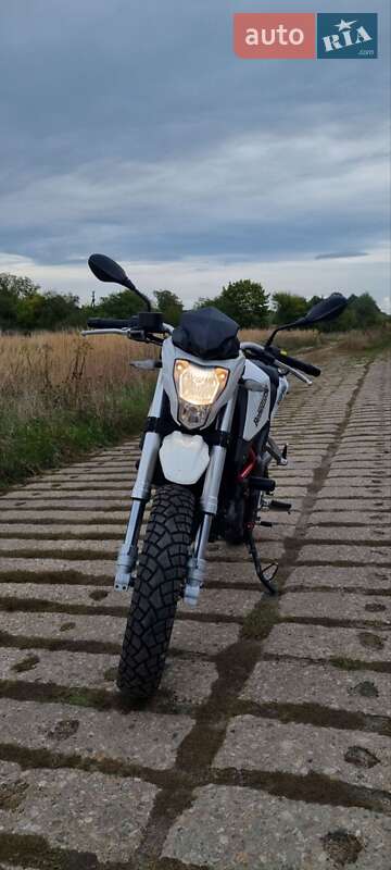 Мотоцикл Без обтекателей (Naked bike) Benelli TNT 25 2020 в Дерно фото 8 Мотоцикл Без обтекателей (Naked bike) Benelli TNT 25 2020 в Дерно