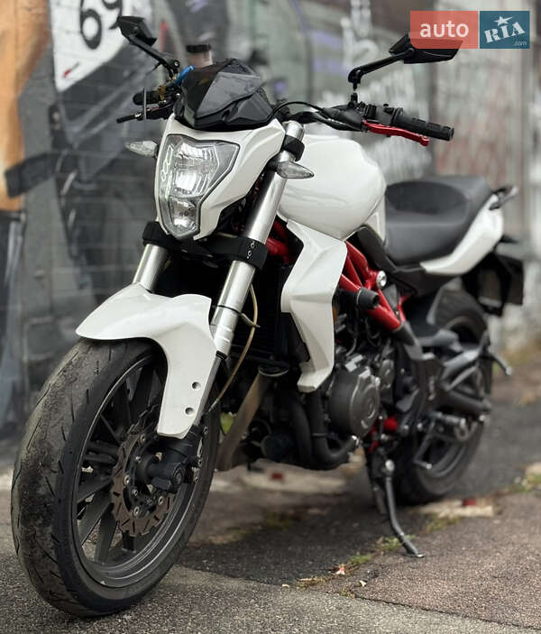 Мотоцикл Без обтекателей (Naked bike) Benelli TNT 300 2015 в Киеве фото 6 Мотоцикл Без обтекателей (Naked bike) Benelli TNT 300 2015 в Киеве