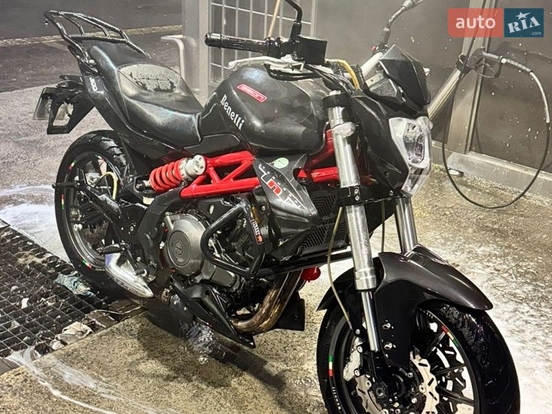 Мотоцикл Без обтекателей (Naked bike) Benelli TNT 300 2018 в Днепре фото Мотоцикл Без обтекателей (Naked bike) Benelli TNT 300 2018 в Днепре
