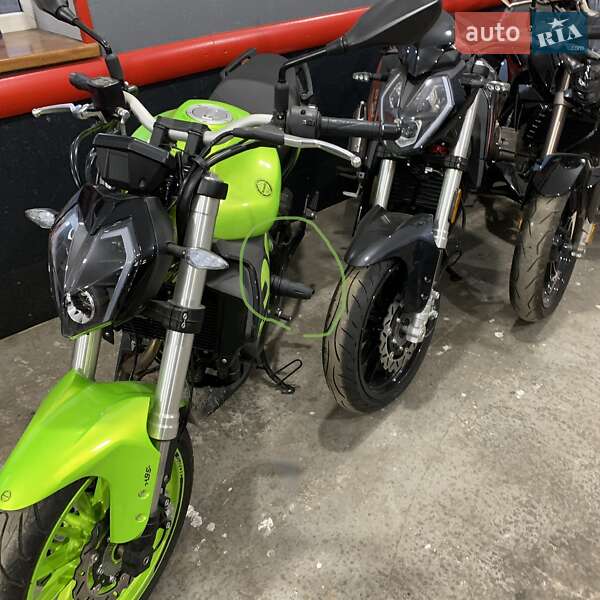 Мотоцикл Без обтекателей (Naked bike) Benelli TNT 302S 2020 в Киеве фото 5 Мотоцикл Без обтекателей (Naked bike) Benelli TNT 302S 2020 в Киеве