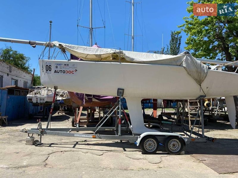 Парусная яхта Beneteau Barracuda 1997 в Киеве