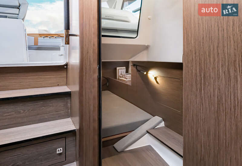 Моторная яхта Beneteau Gran Turismo 2022 в Киеве фото 5 Моторная яхта Beneteau Gran Turismo 2022 в Киеве