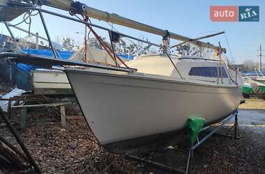 Парусная яхта Beneteau Oceanis 1987 в Киеве