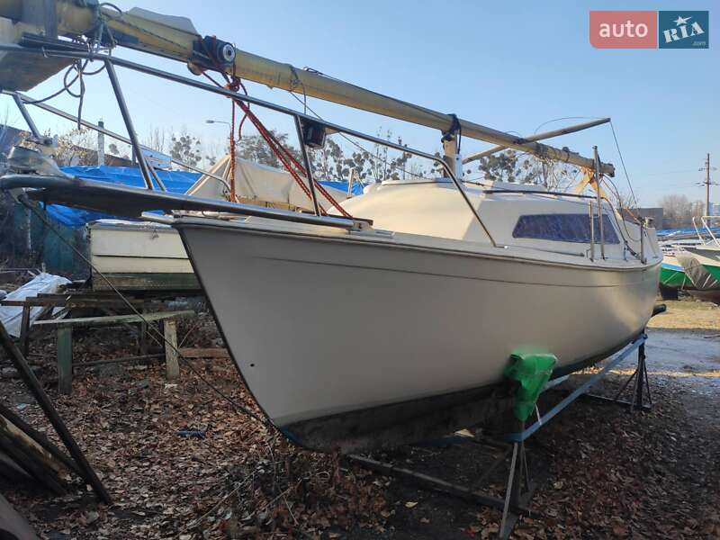 Парусная яхта Beneteau Oceanis 1987 в Киеве