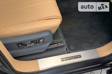 Позашляховик / Кросовер Bentley Bentayga 2016 в 