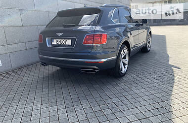 Позашляховик / Кросовер Bentley Bentayga 2016 в 