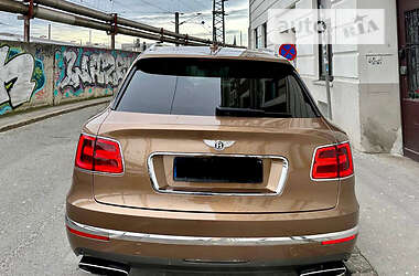 Внедорожник / Кроссовер Bentley Bentayga 2017 в 