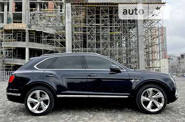 Внедорожник / Кроссовер Bentley Bentayga 2019 в 