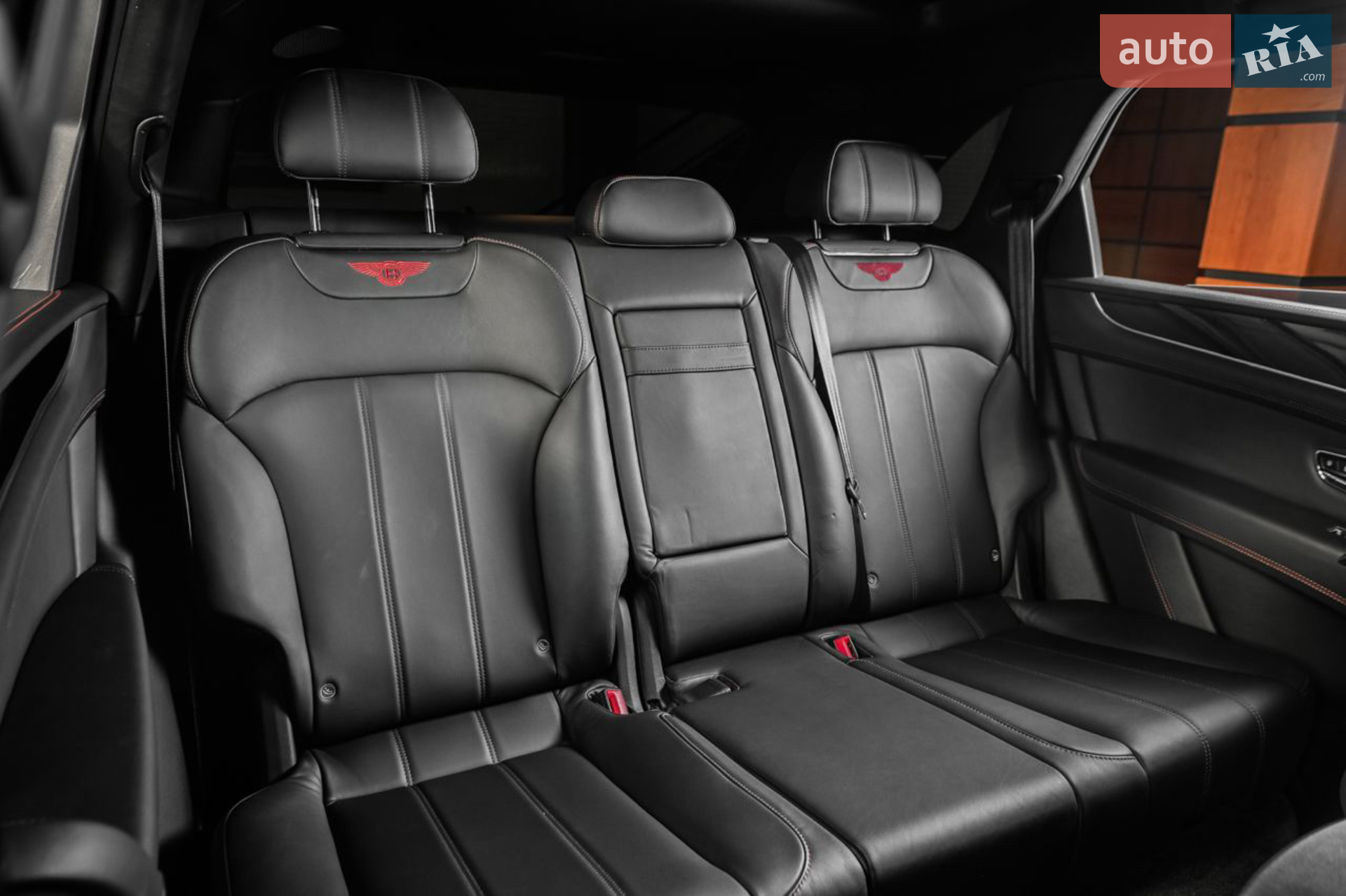 2018 Bentley Bentayga - мініатюра 32
