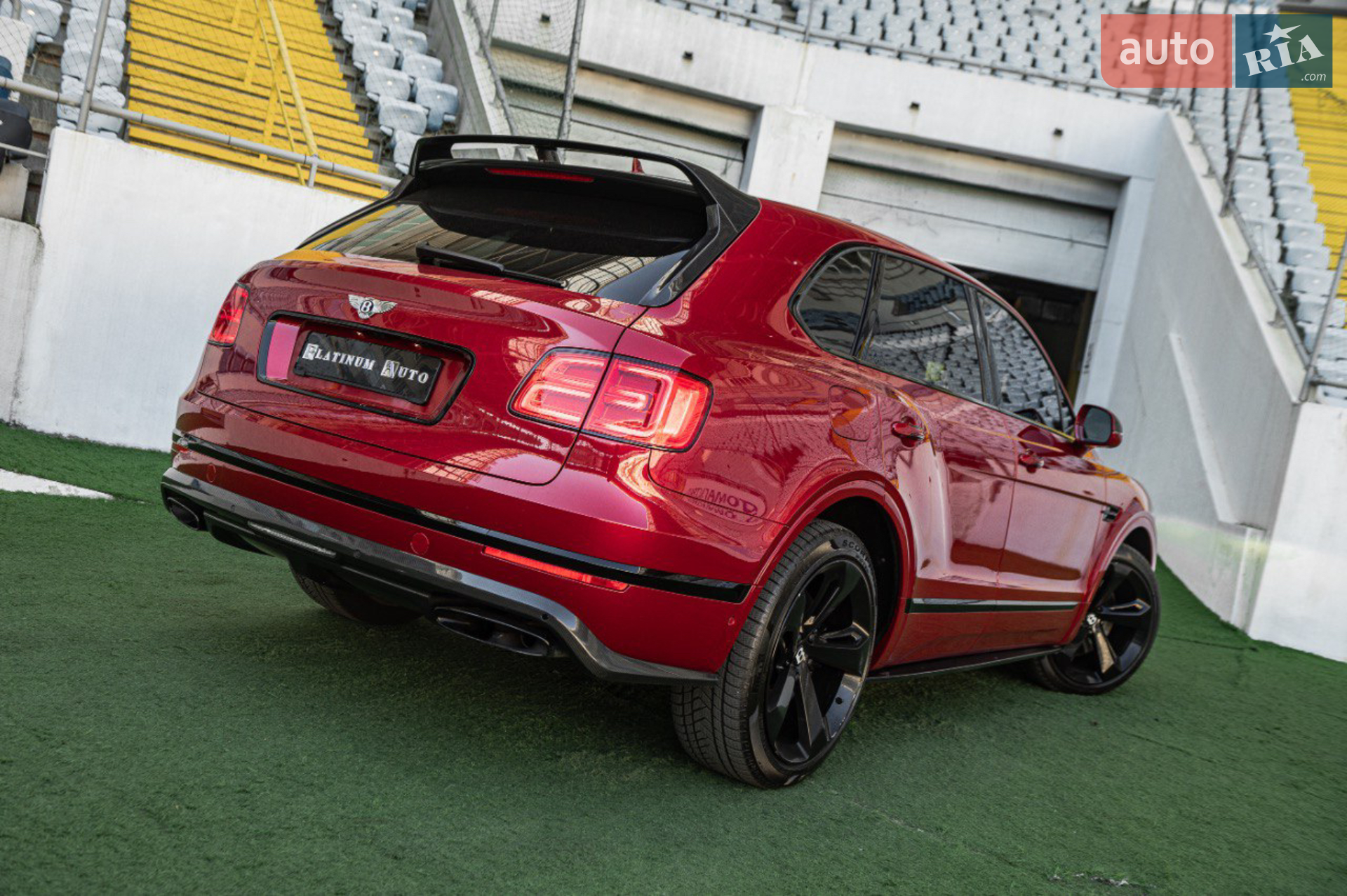 2018 Bentley Bentayga - мініатюра 13