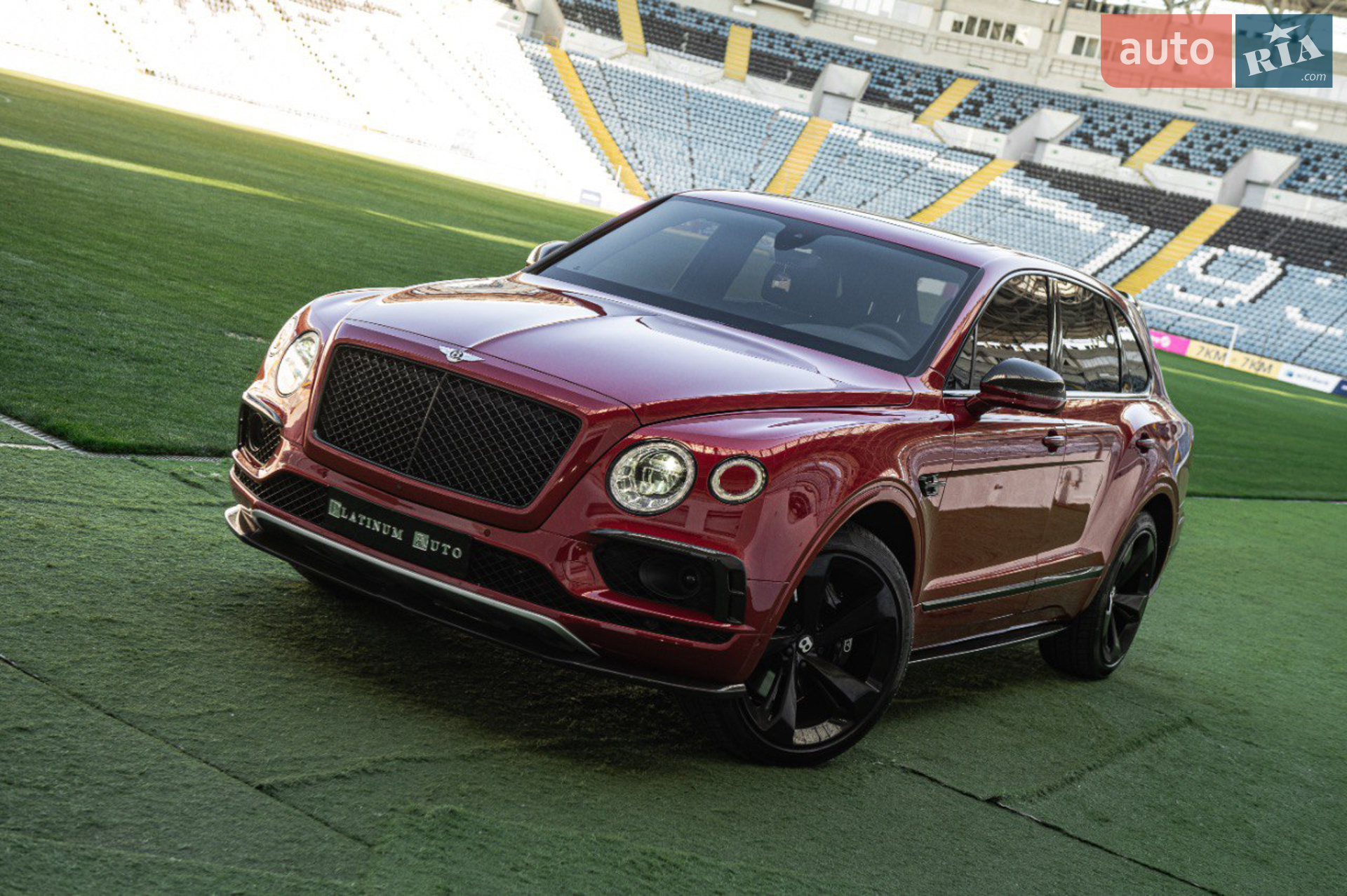 2018 Bentley Bentayga - мініатюра 2