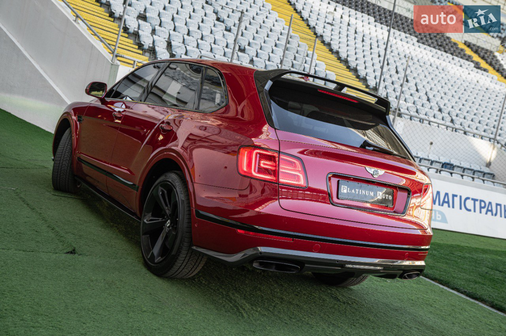 2018 Bentley Bentayga - мініатюра 11