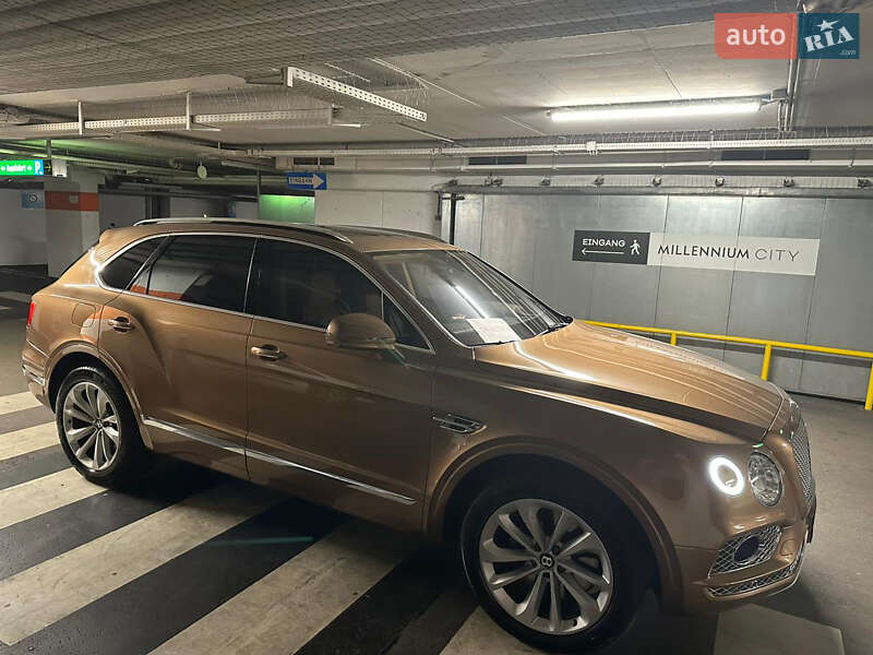 Внедорожник / Кроссовер Bentley Bentayga 2016 в Киеве