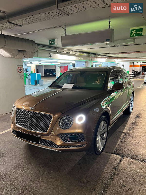 Внедорожник / Кроссовер Bentley Bentayga 2016 в Киеве