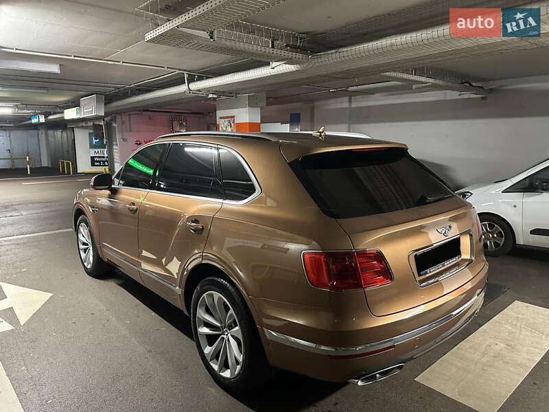 Внедорожник / Кроссовер Bentley Bentayga 2016 в Киеве