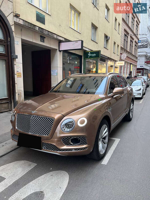 Внедорожник / Кроссовер Bentley Bentayga 2016 в Киеве