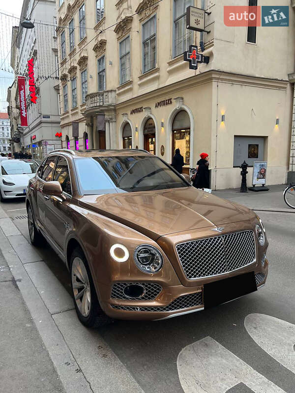 Внедорожник / Кроссовер Bentley Bentayga 2016 в Киеве