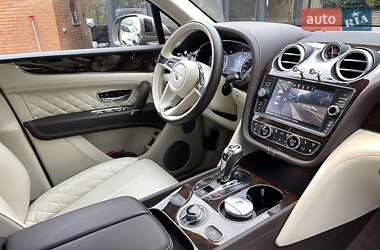 Внедорожник / Кроссовер Bentley Bentayga 2017 в 