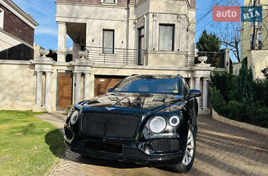 Внедорожник / Кроссовер Bentley Bentayga 2016 в 