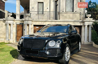 Внедорожник / Кроссовер Bentley Bentayga 2016 в 