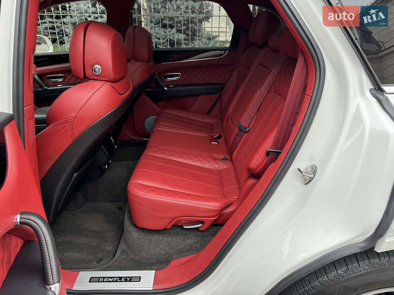 Внедорожник / Кроссовер Bentley Bentayga 2017 в Киеве