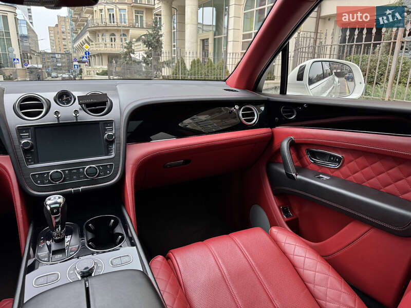 Внедорожник / Кроссовер Bentley Bentayga 2017 в Киеве