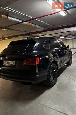 Внедорожник / Кроссовер Bentley Bentayga 2016 в 